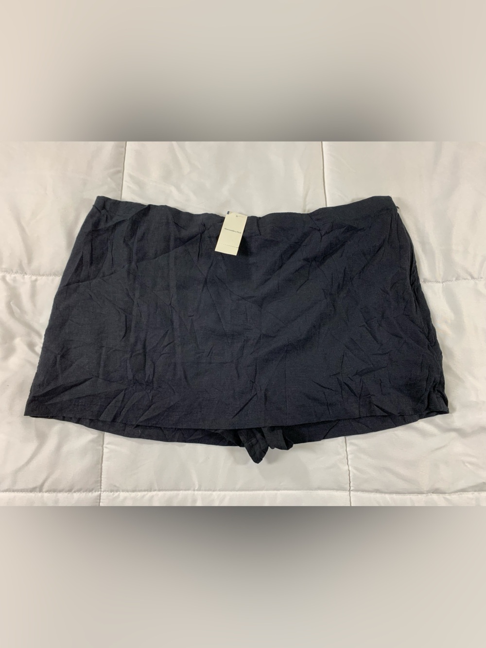 New with tags ABERCROMBIE AND FITCH skirt with shorts womens size XL